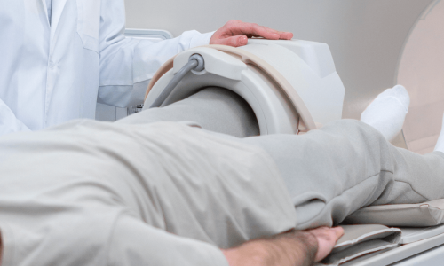 doctor-getting-patient-ready-ct-scan_header